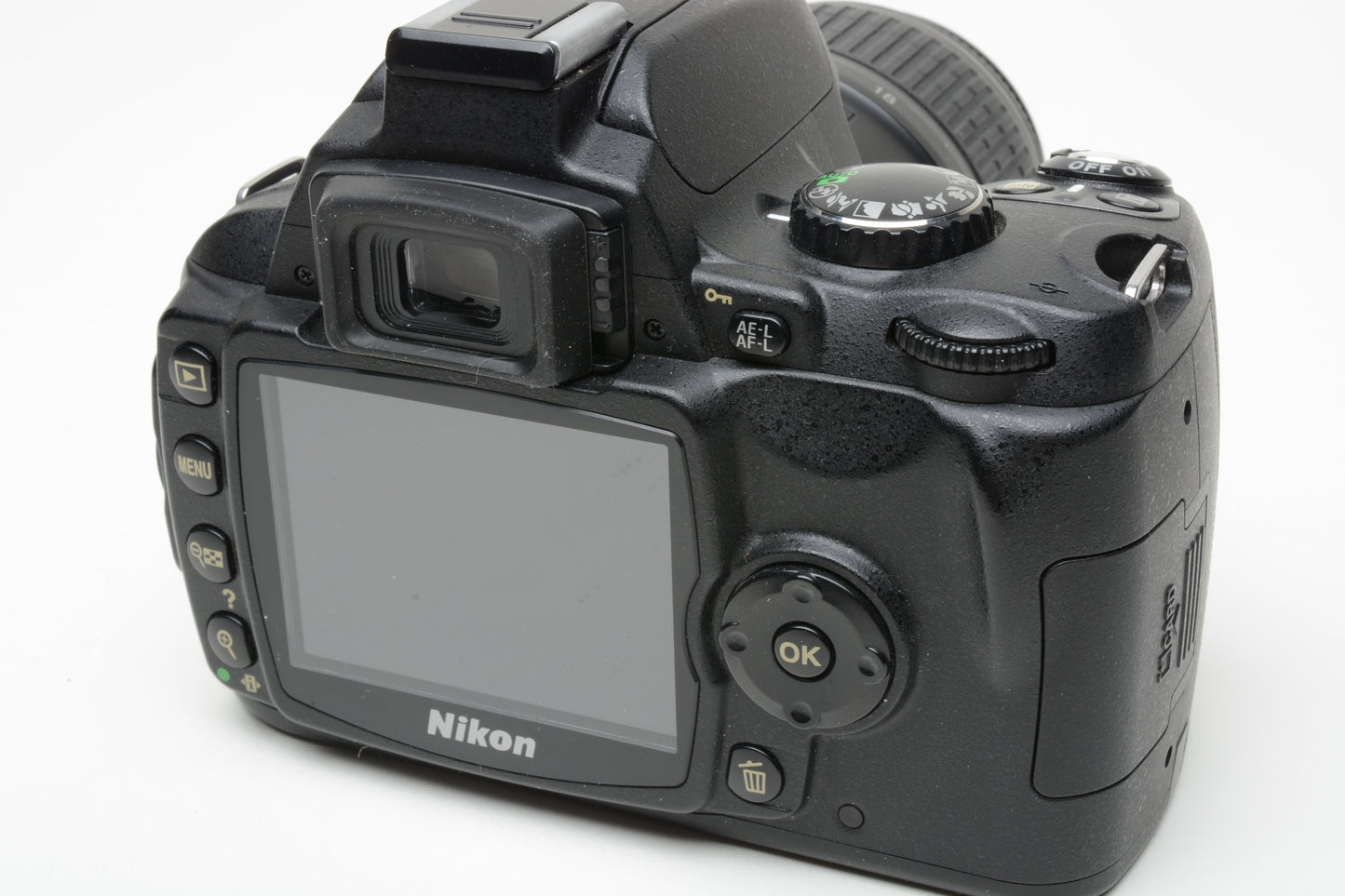 Nikon D40 DSLR body w/Nikkor 18-55mm f3.5-5.6G ED II , batt+charger+SD, 1680 Acts!