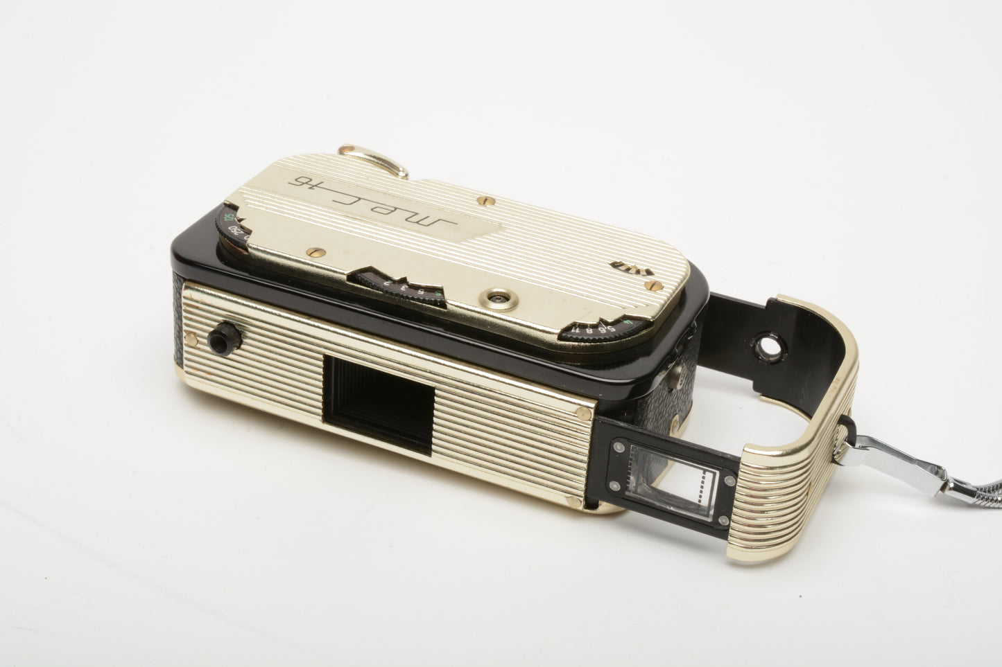 Mec 16 camera w/Color Ennit lens, works, w/Jewel box+strap, Nice!