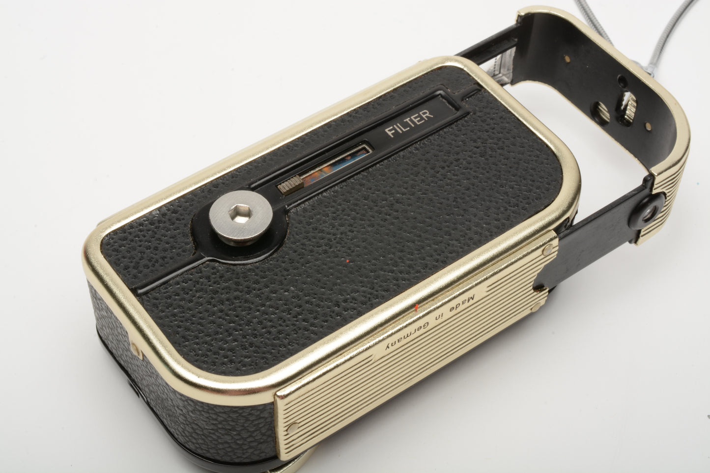 Mec 16 camera w/Color Ennit lens, works, w/Jewel box+strap, Nice!