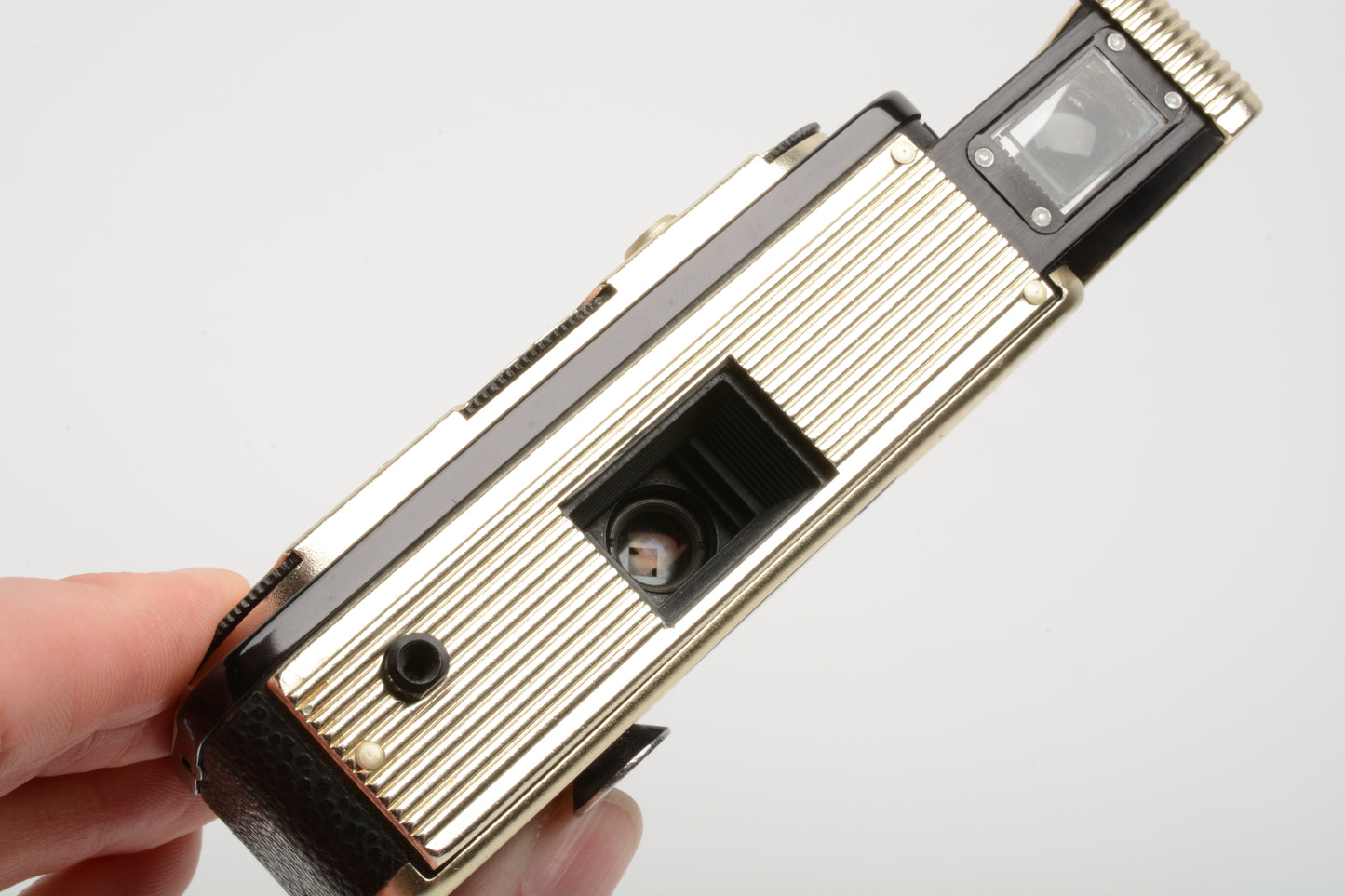 Mec 16 camera w/Color Ennit lens, works, w/Jewel box+strap, Nice!