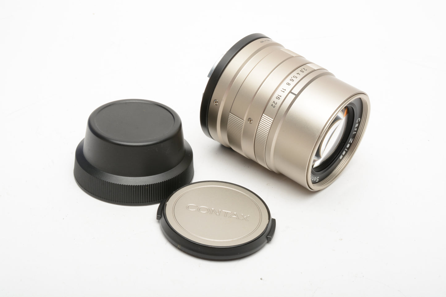 Contax Zeiss Sonnar T* 90mm f2.8 lens, mint-, caps, Very clean