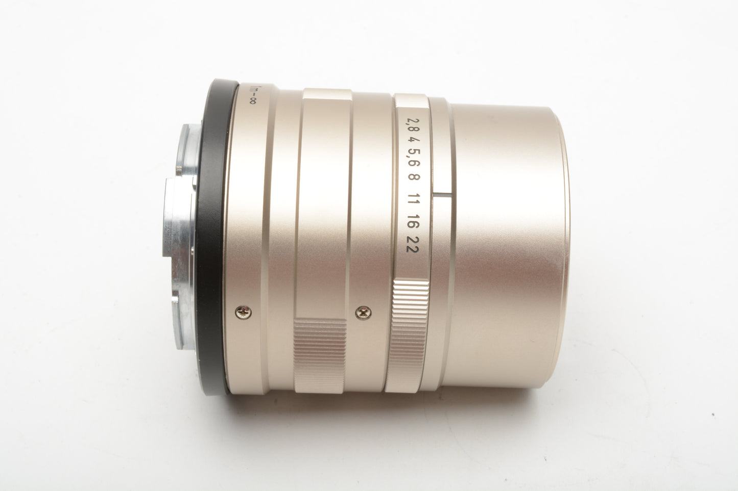 Contax Zeiss Sonnar T* 90mm f2.8 lens, mint-, caps, Very clean