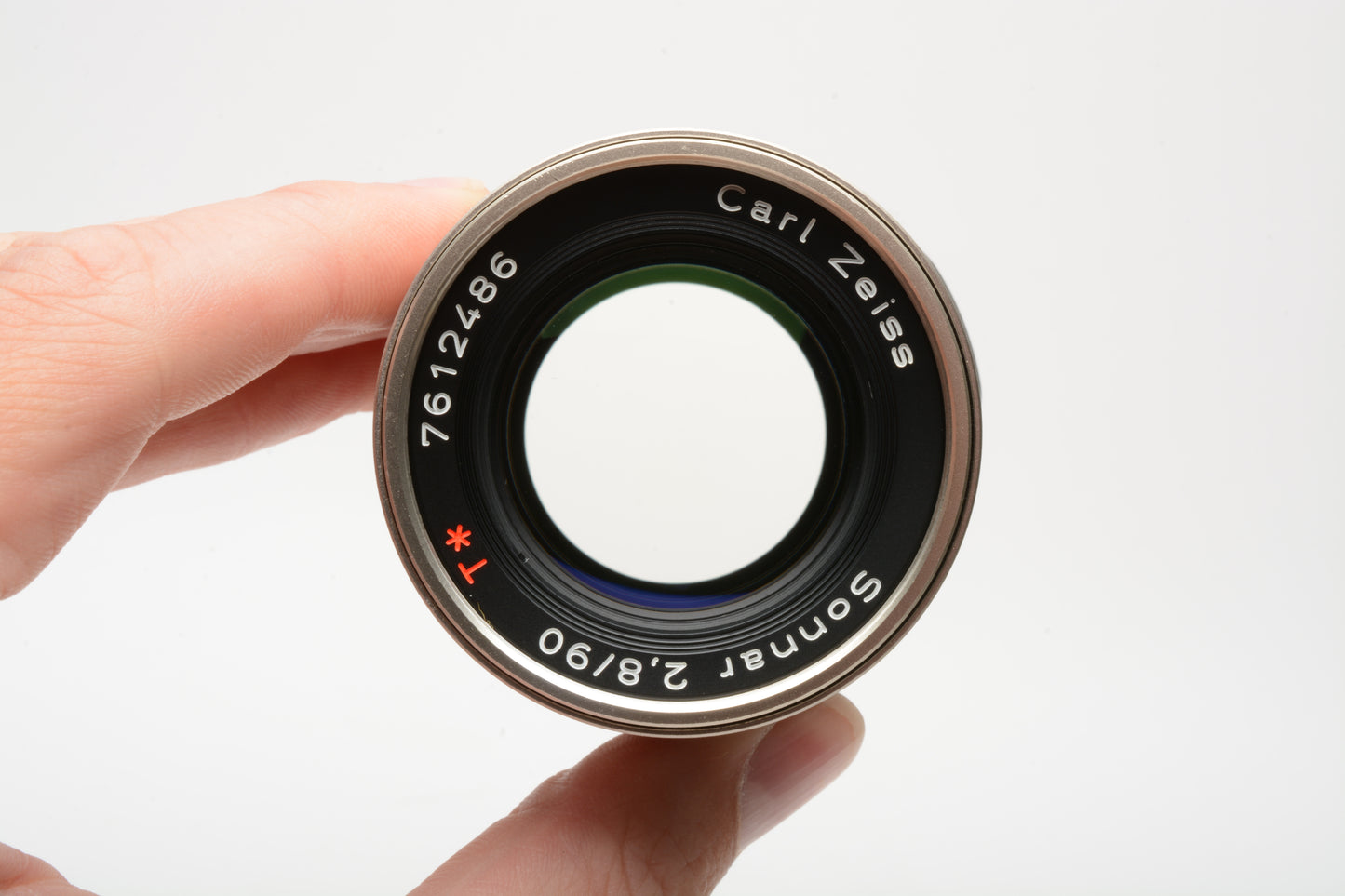 Contax Zeiss Sonnar T* 90mm f2.8 lens, mint-, caps, Very clean