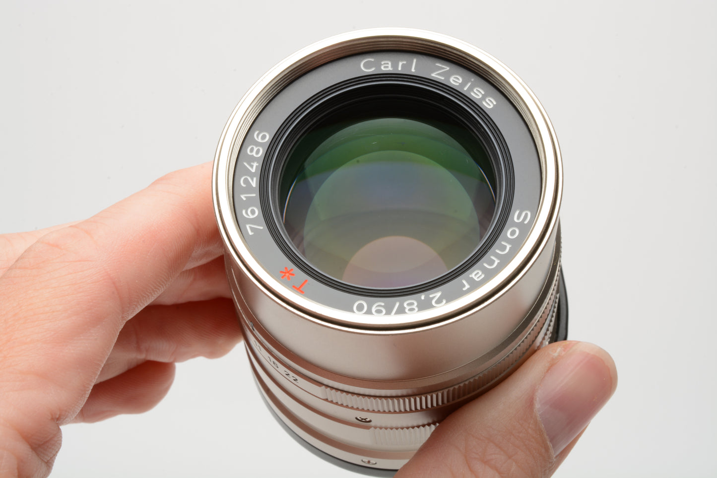 Contax Zeiss Sonnar T* 90mm f2.8 lens, mint-, caps, Very clean