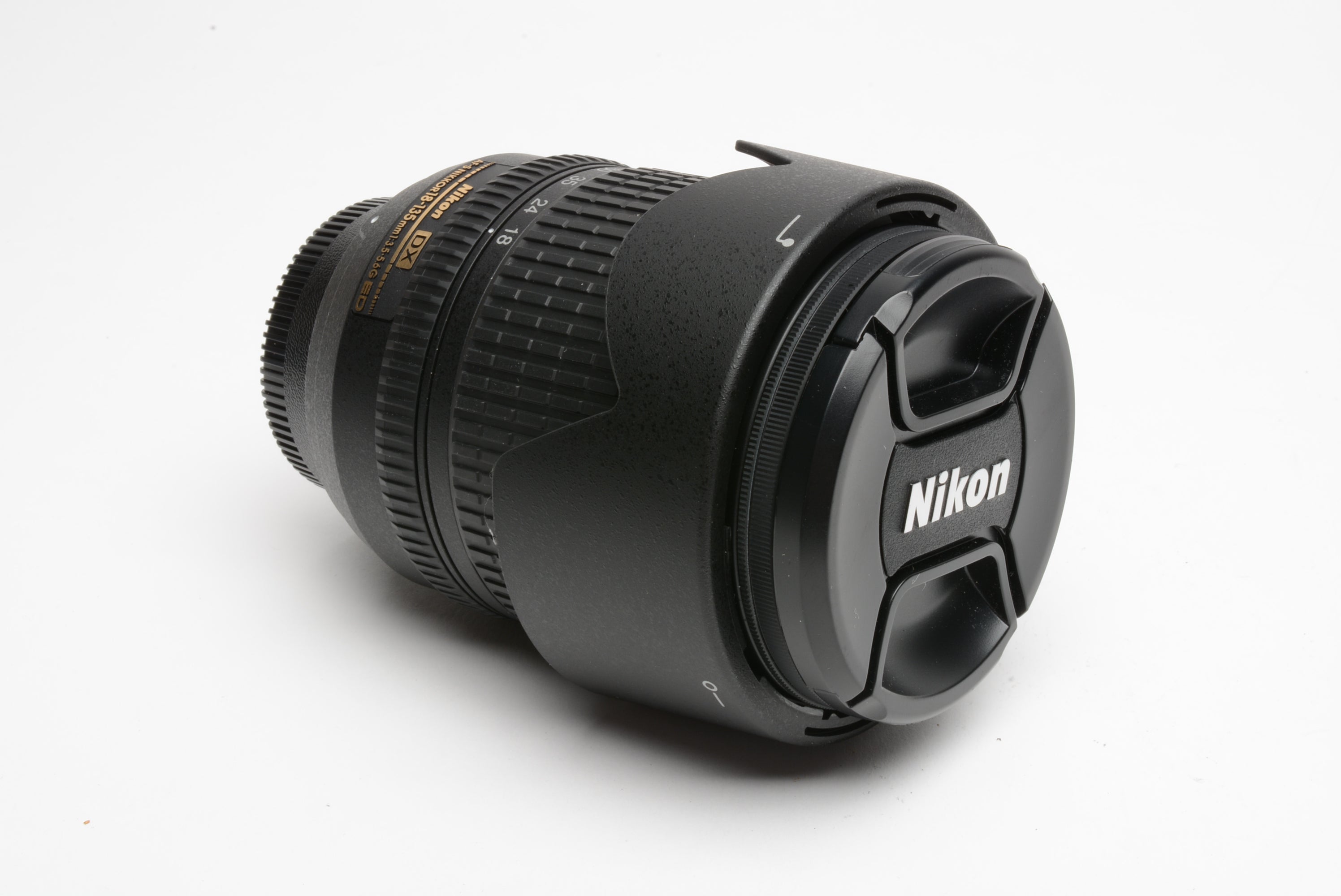 Nikon AF-S Nikkor 18-135mm f3.5-5.6G ED zoom lens, caps + hood +