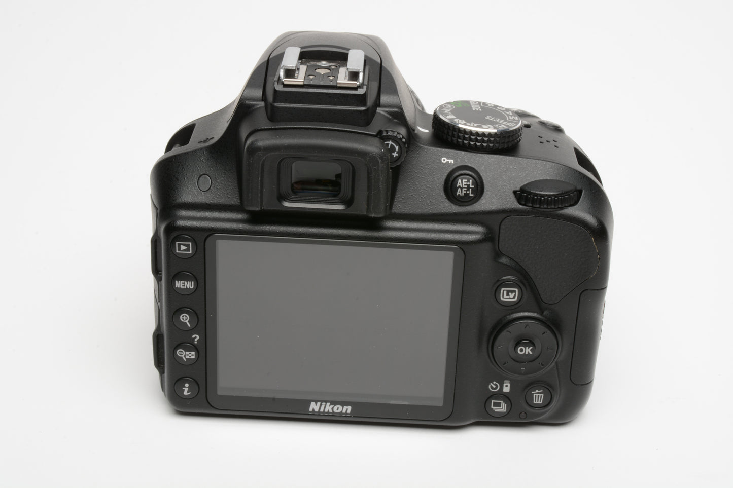 Nikon D3300 DSLR w/18-55mm zoom Batt, charger, strap, ONLY 350 Acts!!