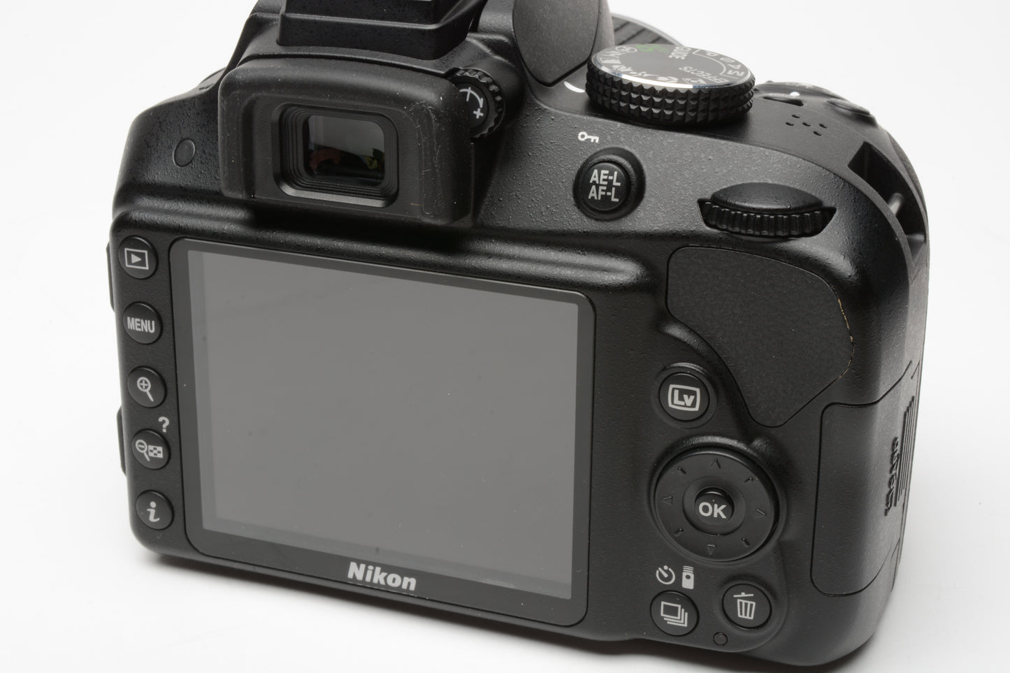 Nikon D3300 DSLR w/18-55mm zoom Batt, charger, strap, ONLY 350 Acts!!