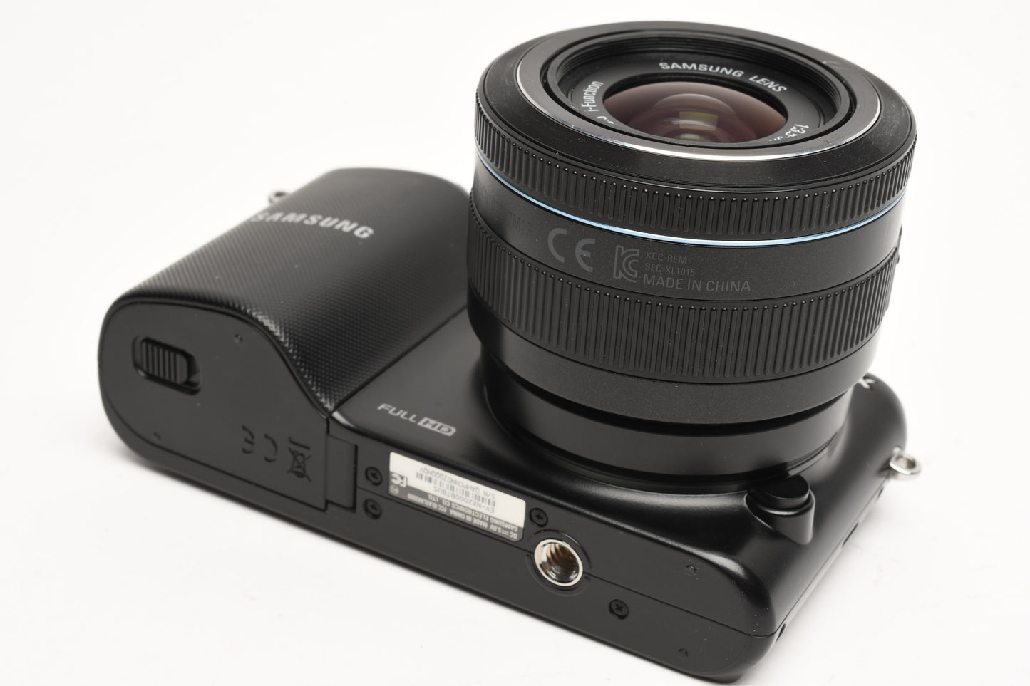 Samsung NX2000 20.3MP Digital Camera w/20-50mm Zoom, Flash, Case