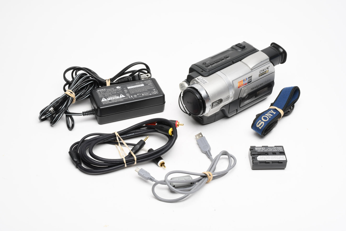 Sony CCD-TRV608 Hi-8 Video camcorder, batt, AC adapter, tested, Good!