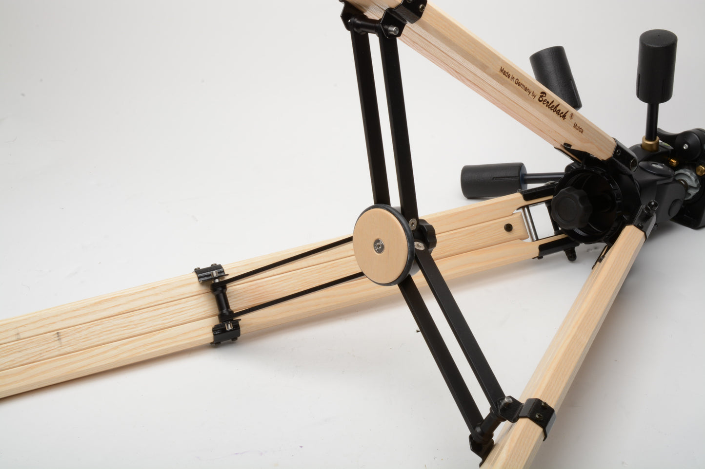 Berlebach Mulda Wooden Tripod w/Manfrotto 229 Pan head, plate, tray, Mint-