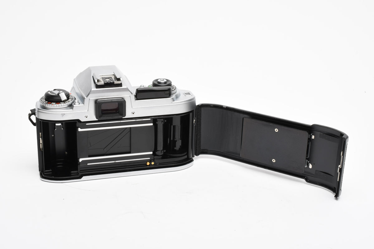 Nikon FG 35mm SLR w/Nikkor 50mm f1.8, New seals, Strap, Great!