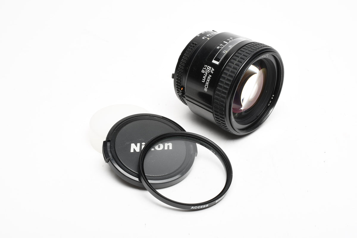 Nikon AF Nikkor 85mm F1.8 portrait lens, caps, UV, Sharp!