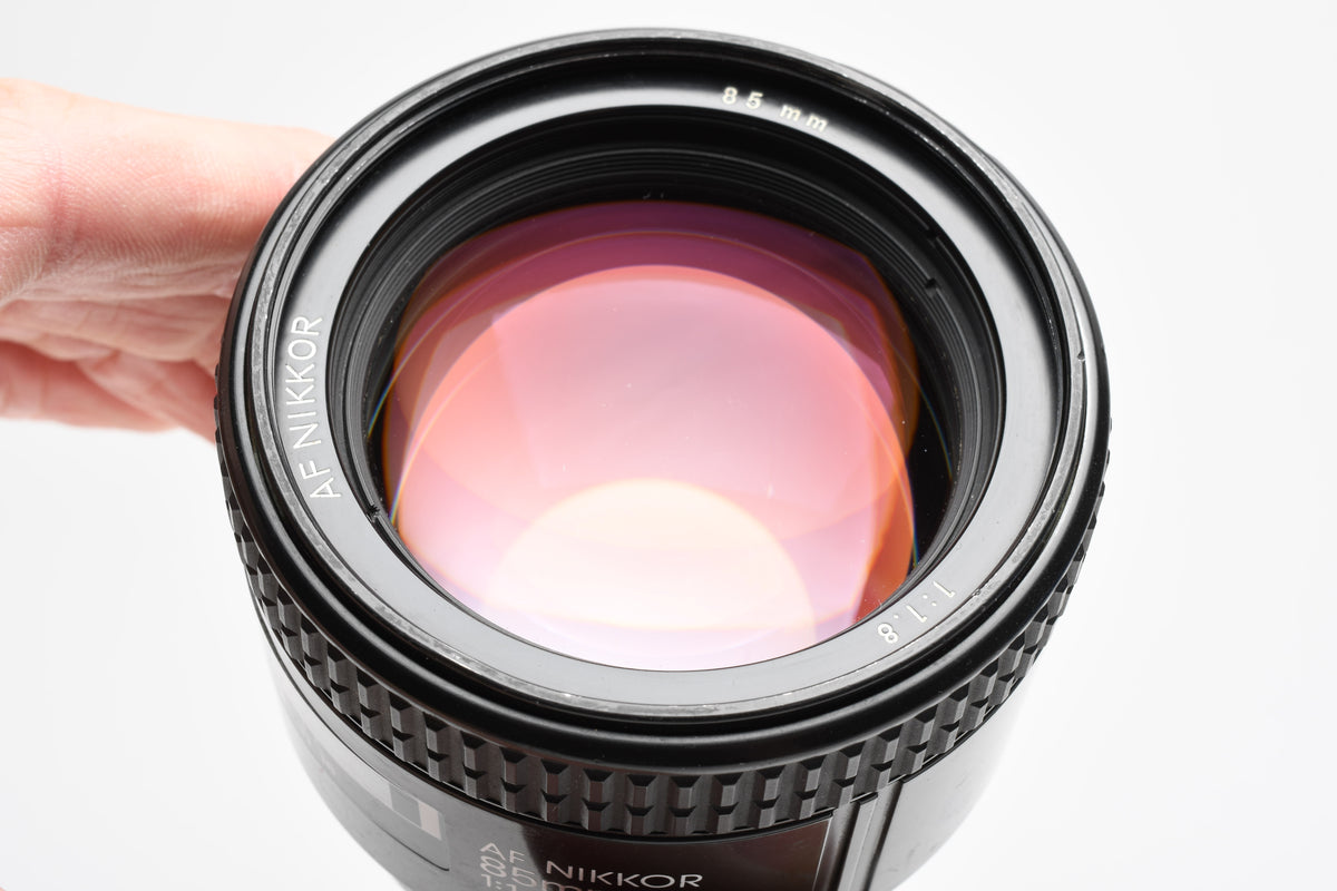 Nikon AF Nikkor 85mm F1.8 portrait lens, caps, UV, Sharp!