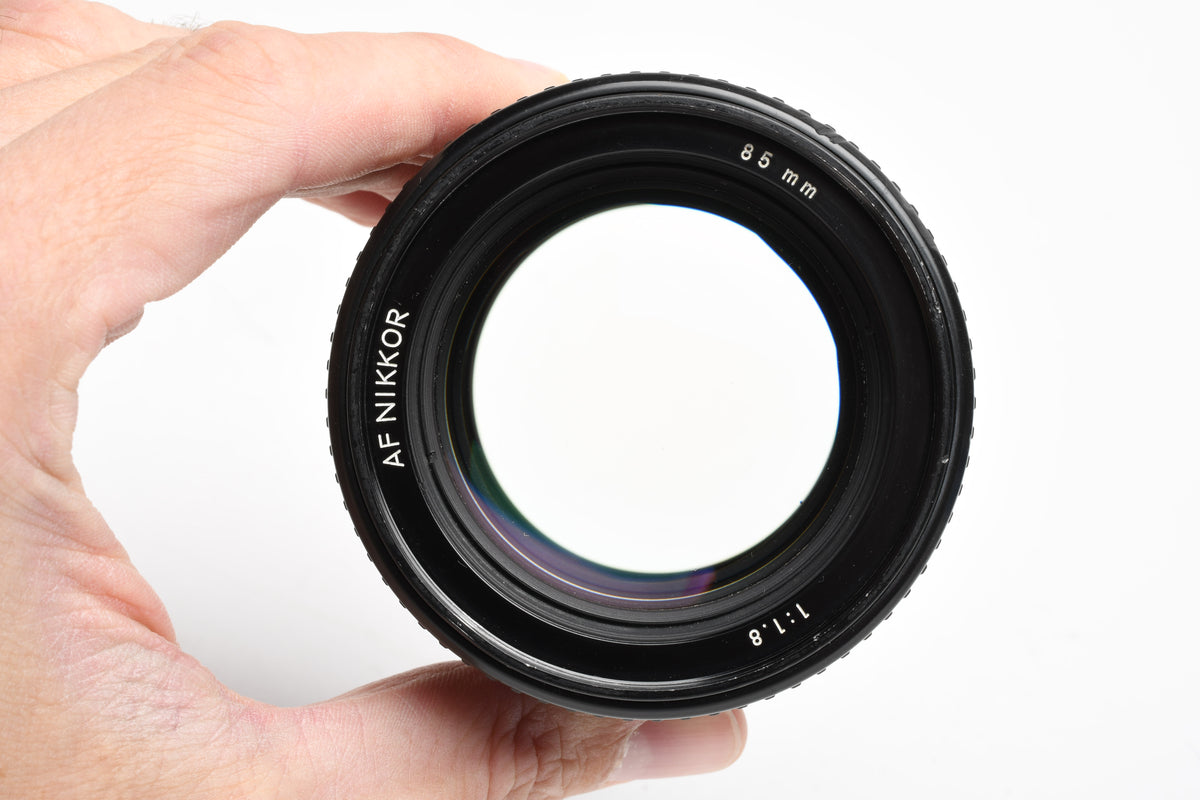 Nikon AF Nikkor 85mm F1.8 portrait lens, caps, UV, Sharp!