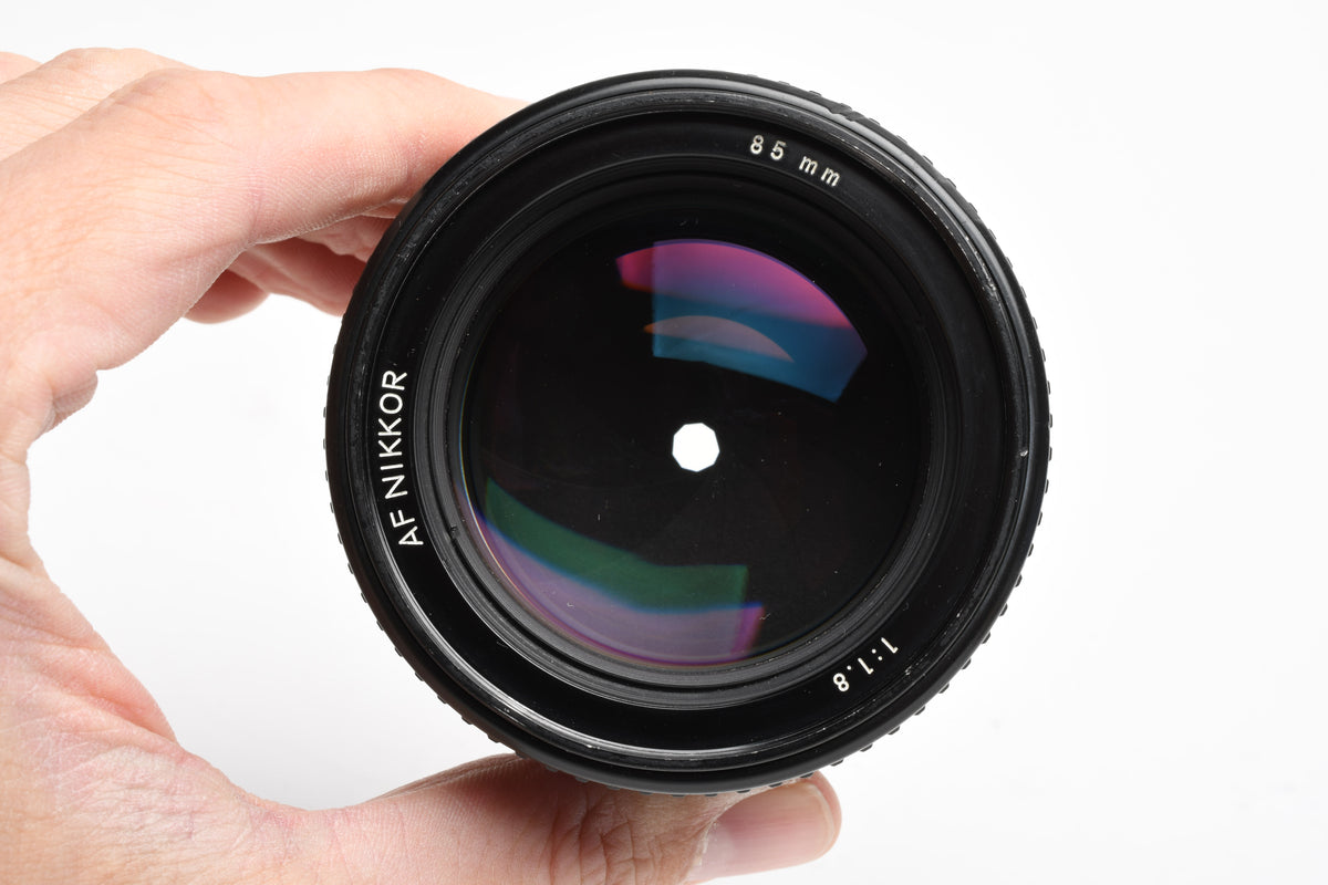 Nikon AF Nikkor 85mm F1.8 portrait lens, caps, UV, Sharp!