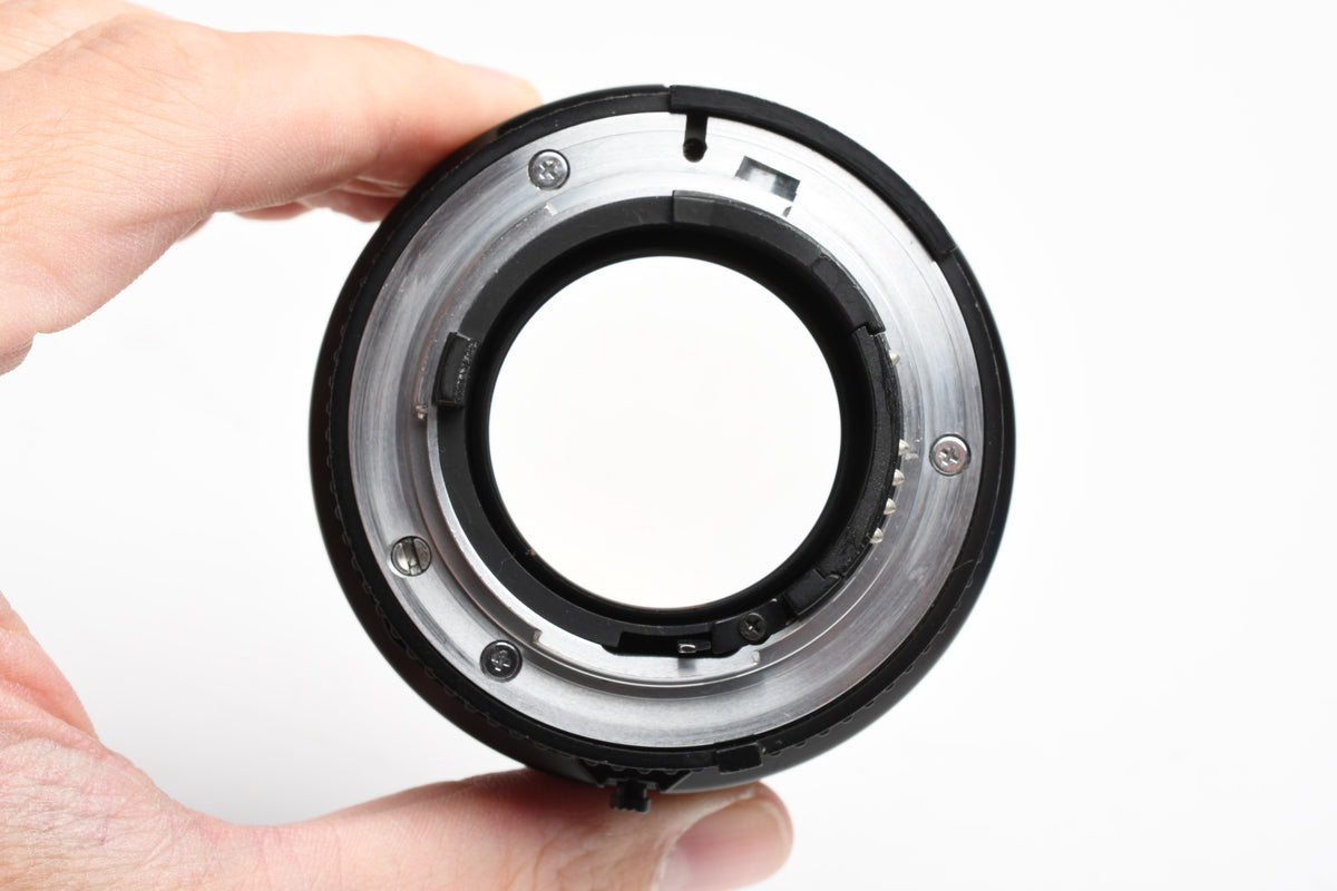 Nikon AF Nikkor 85mm F1.8 portrait lens, caps, UV, Sharp!