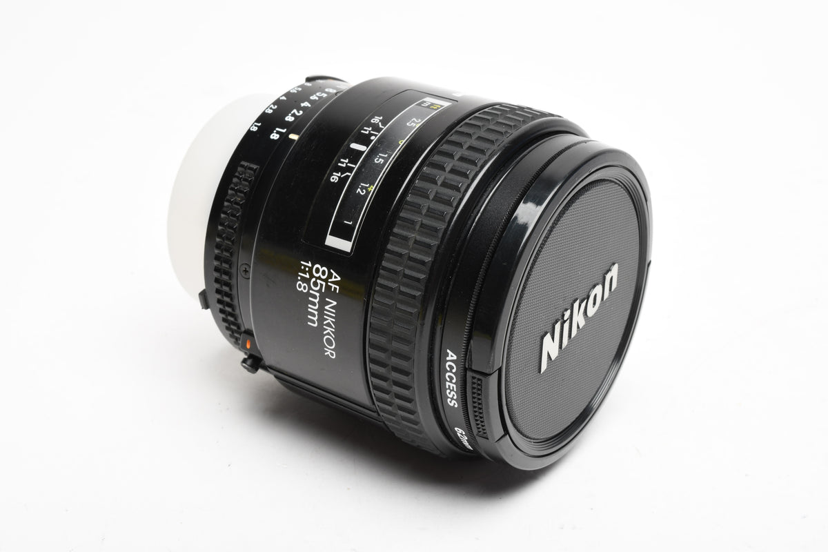 Nikon AF Nikkor 85mm F1.8 portrait lens, caps, UV, Sharp!