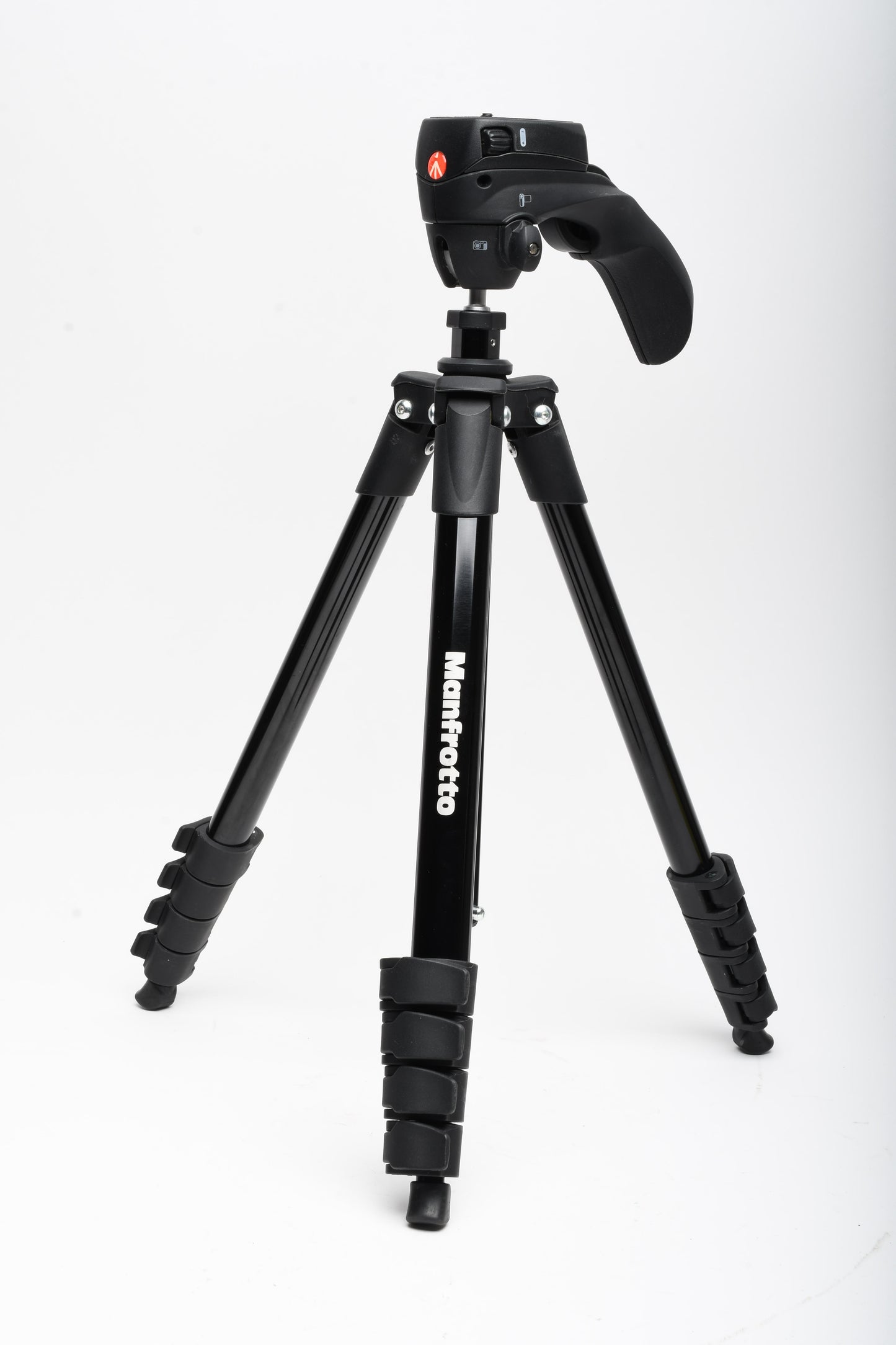 Manfrotto MKCOMPACTACN-BK compact tripod w/Grip head and case, Nice