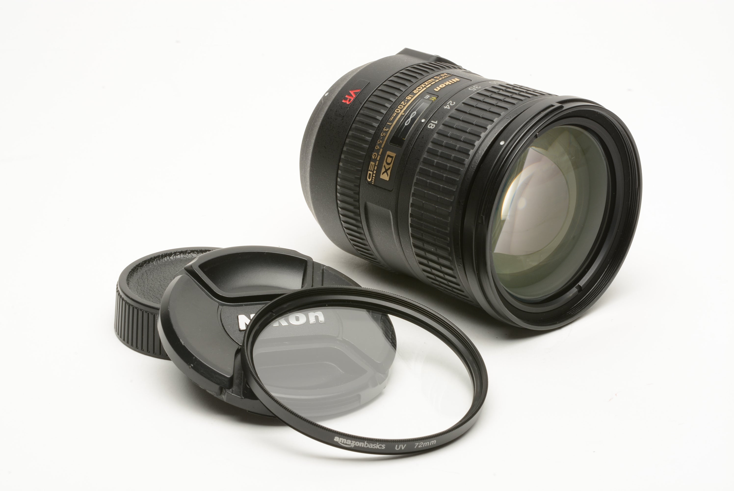 Nikon AF-S VR Nikkor 18-200mm f3.5-5.6 G ED DX w/UV, Caps