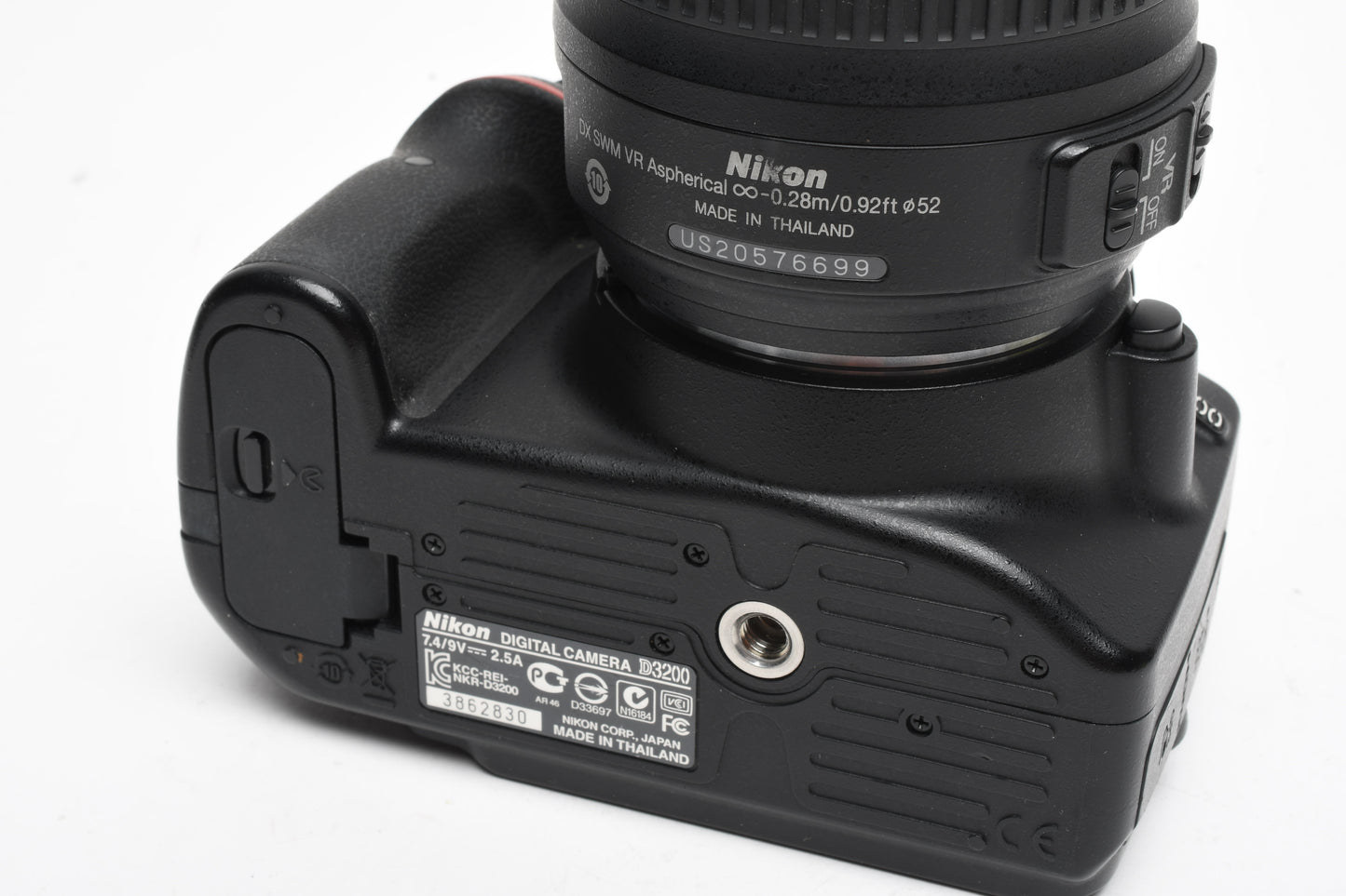 Nikon D3200 DSLR w/18-55mm f3.5-5.6 VR lens, 2X batts+charger+strap 7402 Acts