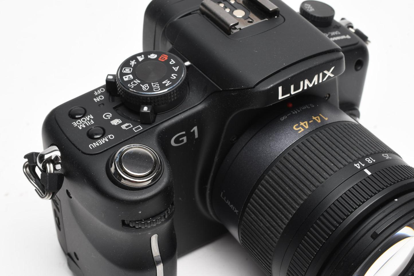 Panasonic Lumix G1 w/14-45mm f3.5-5.6 Aspherical zoom, 2Batts, Charger, Boxed