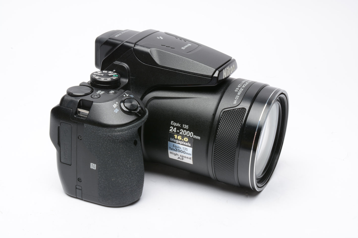 Nikon Coolpix P900 digital w/battery, charger, strap, cap, 4GB SD card