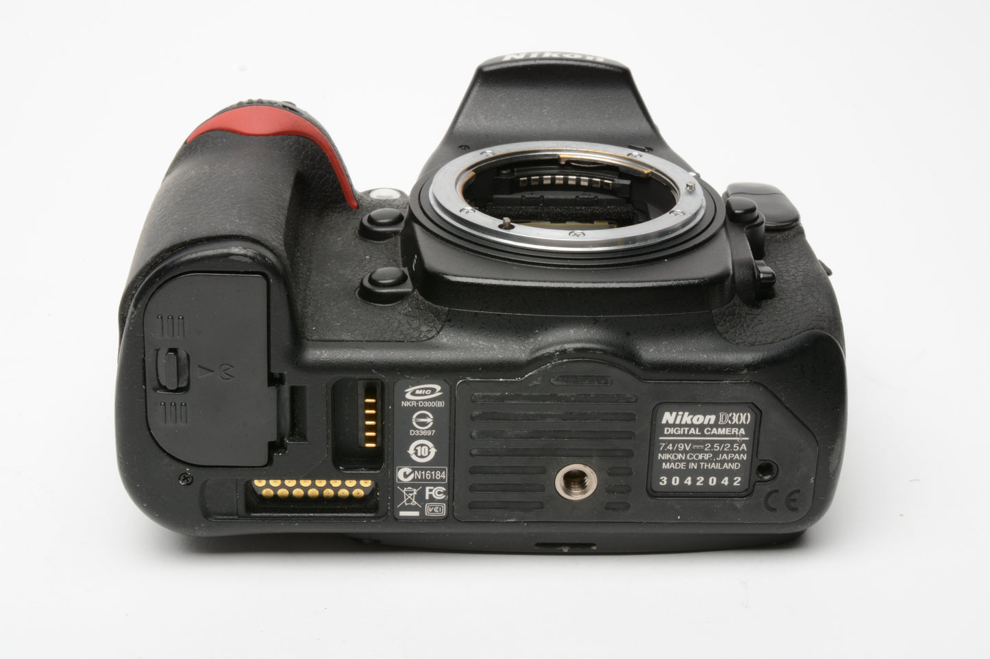 Nikon D300 DSLR body w/battery, charger, Tested, works great