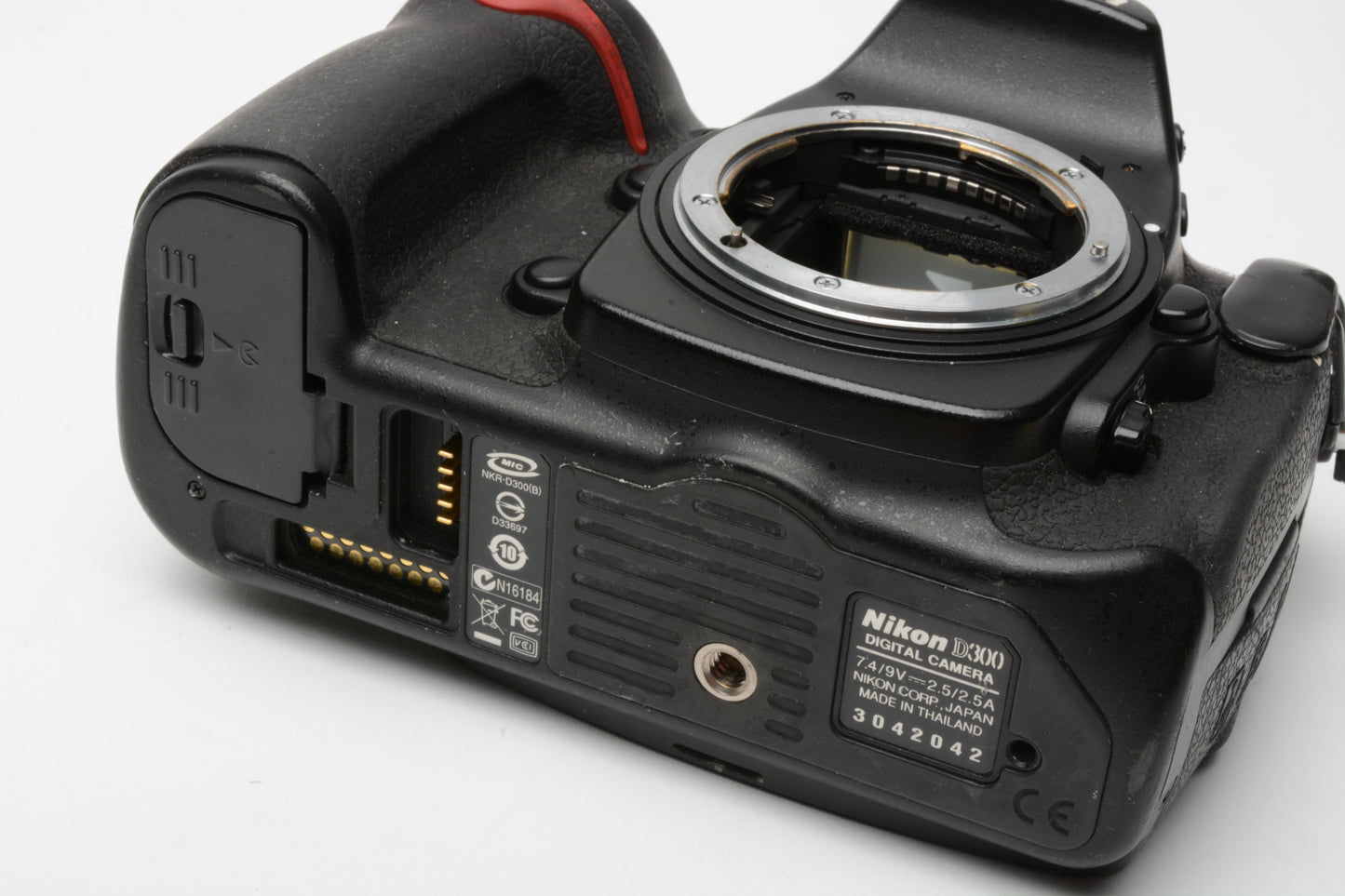 Nikon D300 DSLR body w/battery, charger, Tested, works great