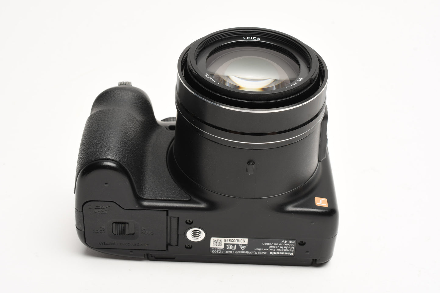 Panasonic DMC-FZ200 12.1MP Digital Point&Shoot w/batt+charger+case+hood+SD