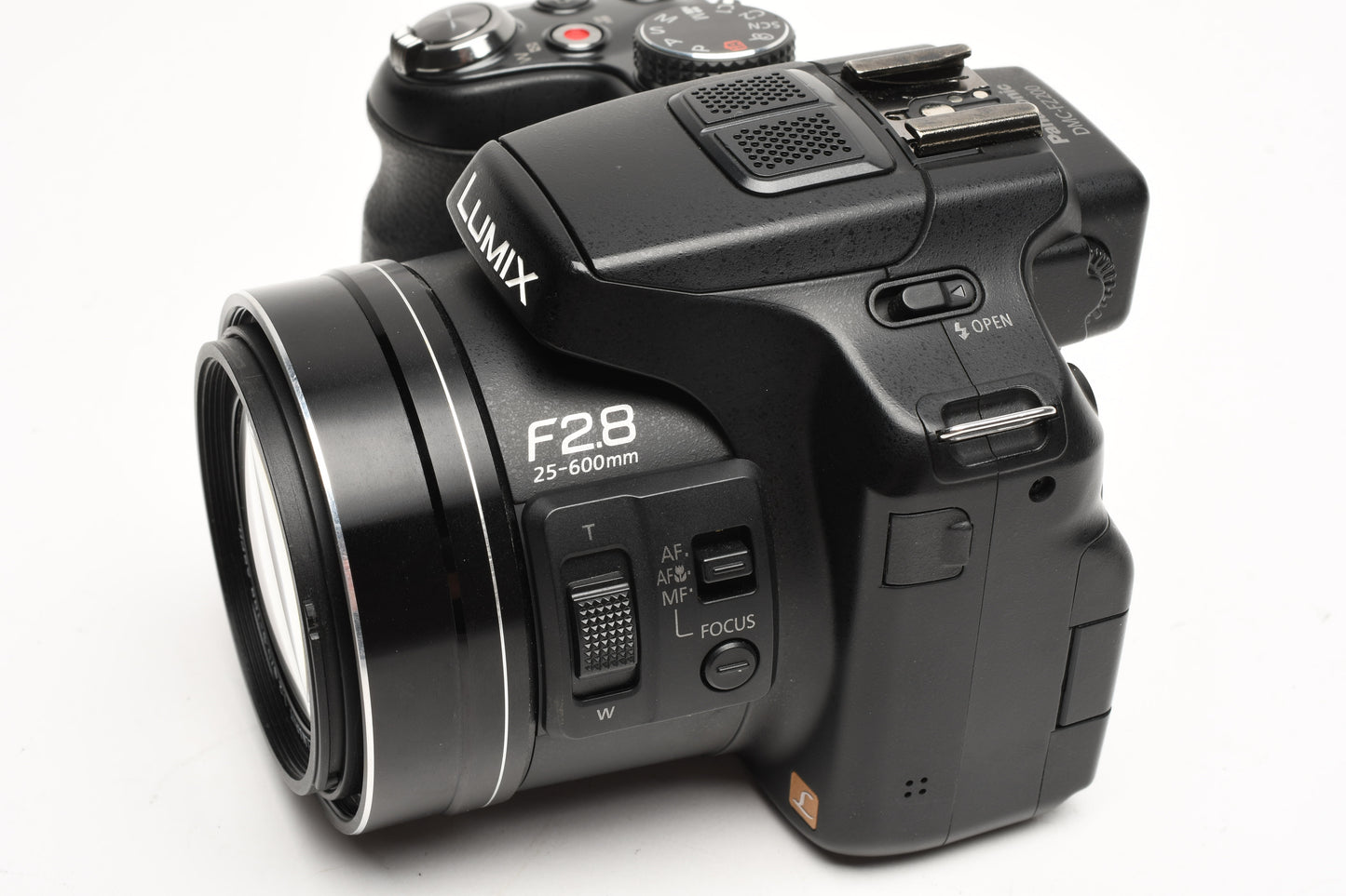 Panasonic DMC-FZ200 12.1MP Digital Point&Shoot w/batt+charger+case+hood+SD