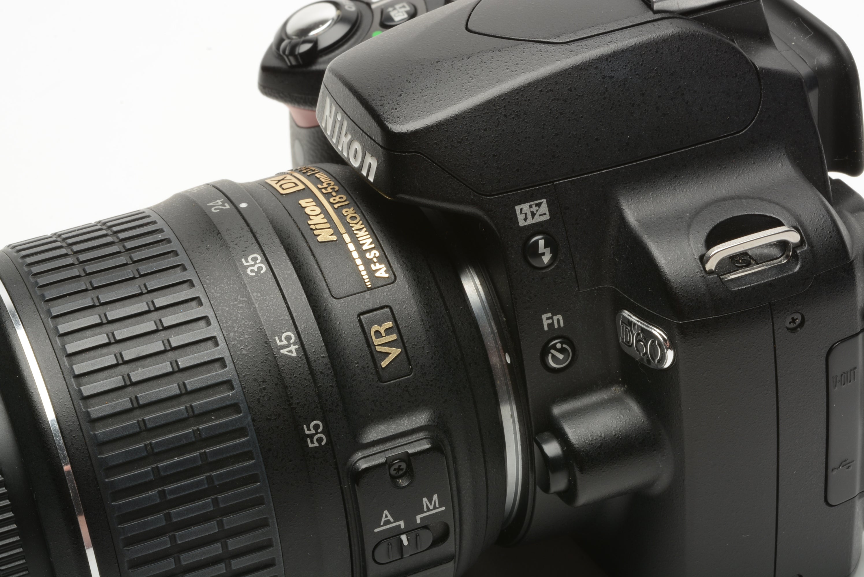 Nikon D60 DSLR body w/18-55mm f3.5-5.6G DX