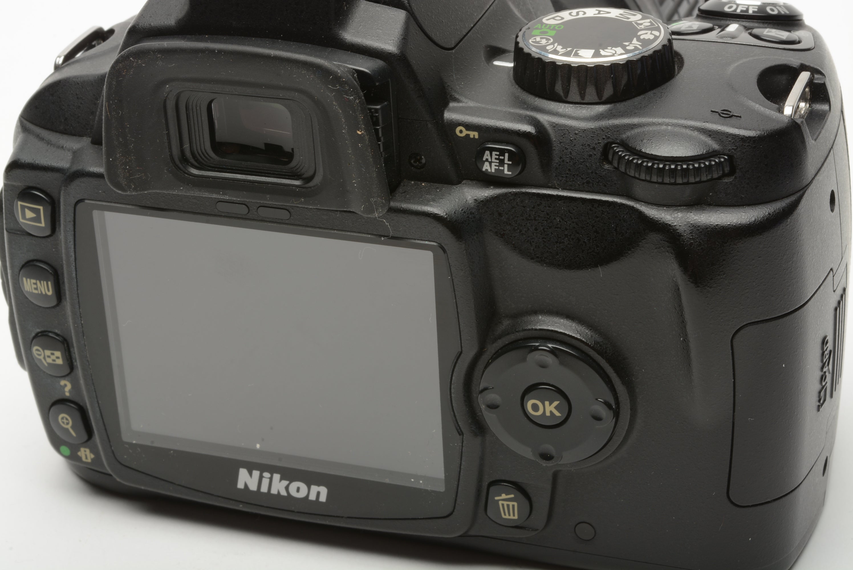 Nikon D60 DSLR body w/18-55mm f3.5-5.6G DX, batt+charger+2GB SD+USB 9592  Acts!