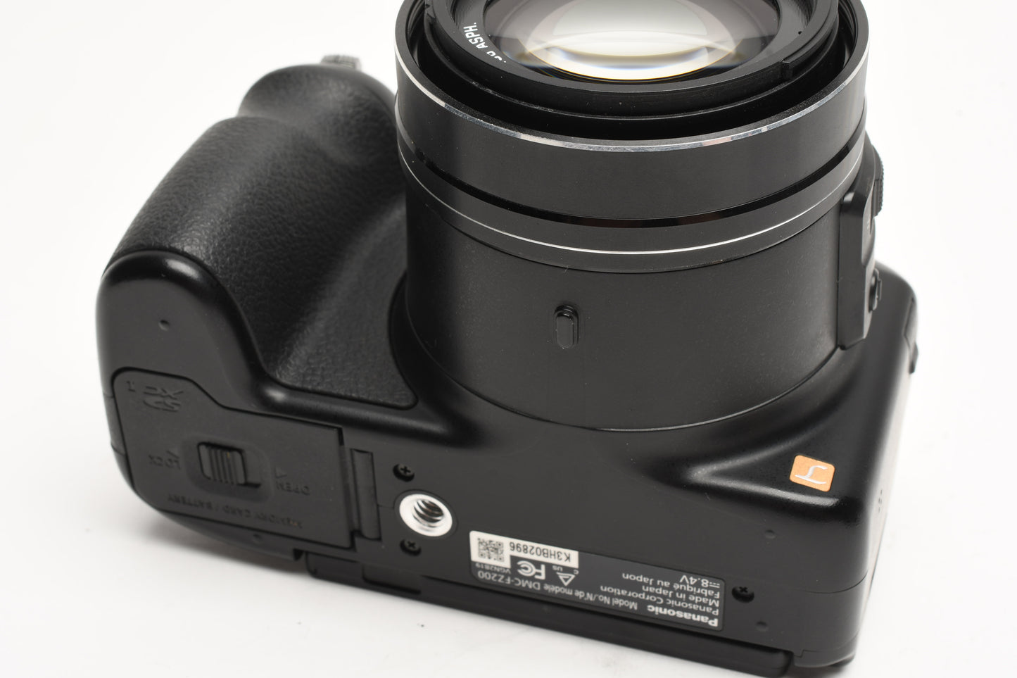 Panasonic DMC-FZ200 12.1MP Digital Point&Shoot w/batt+charger+case+hood+SD