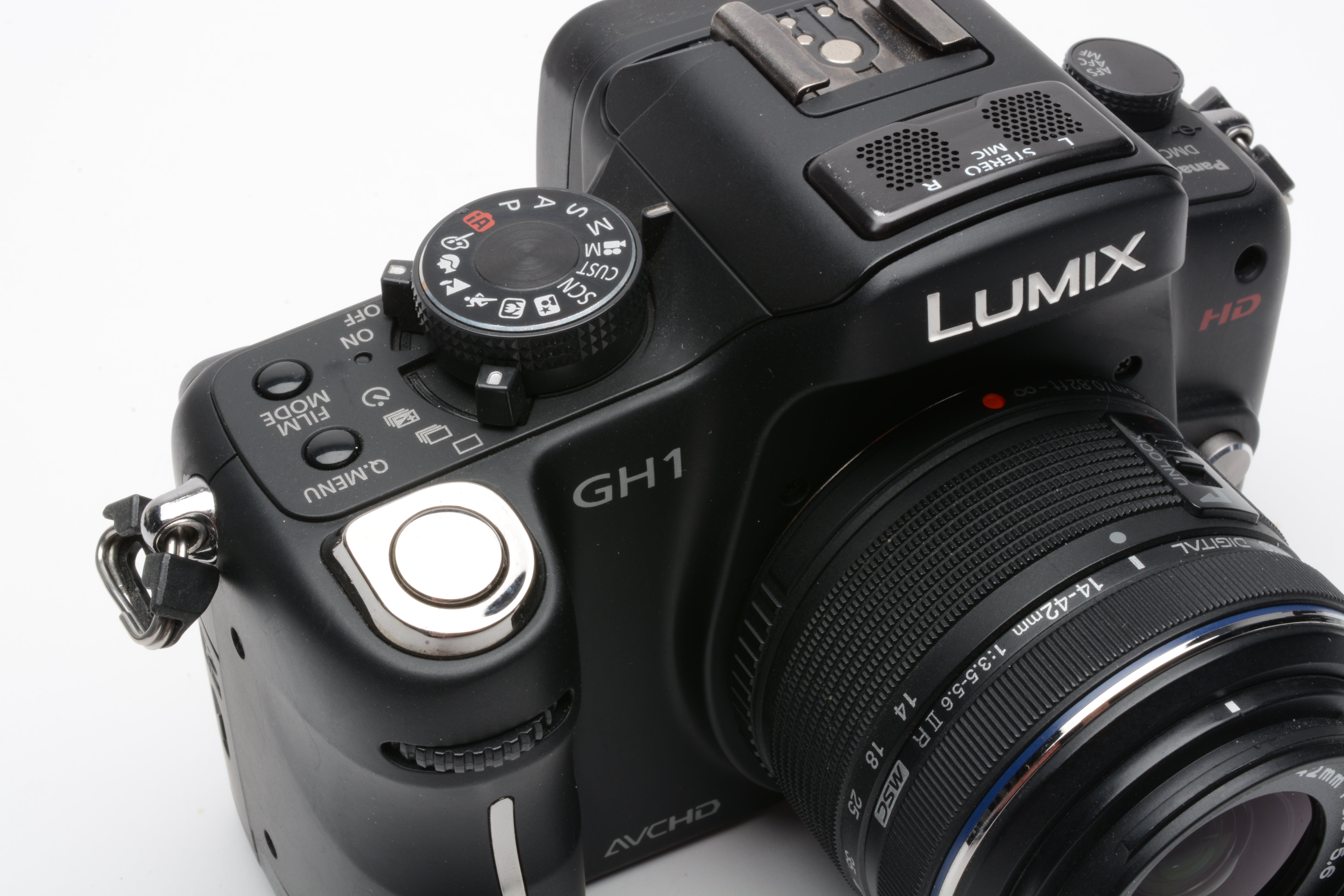 Panasonic Lumix DMC-GH1 w/Olympus 14-42mm f3.5-5.6 IIR MRC, 2batts