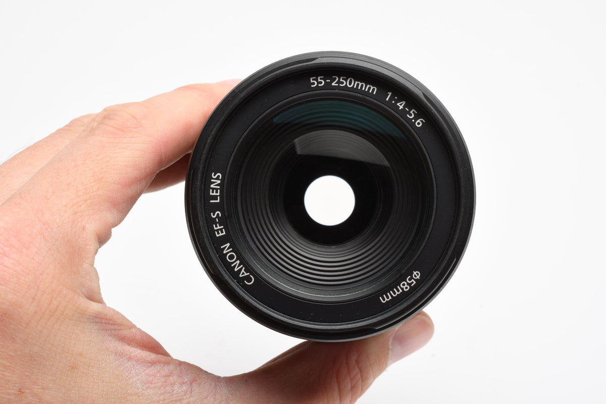 Canon EF-S 55-250mm f4-5.6 IS Zoom lens, w/Caps, Hood, Clean!
