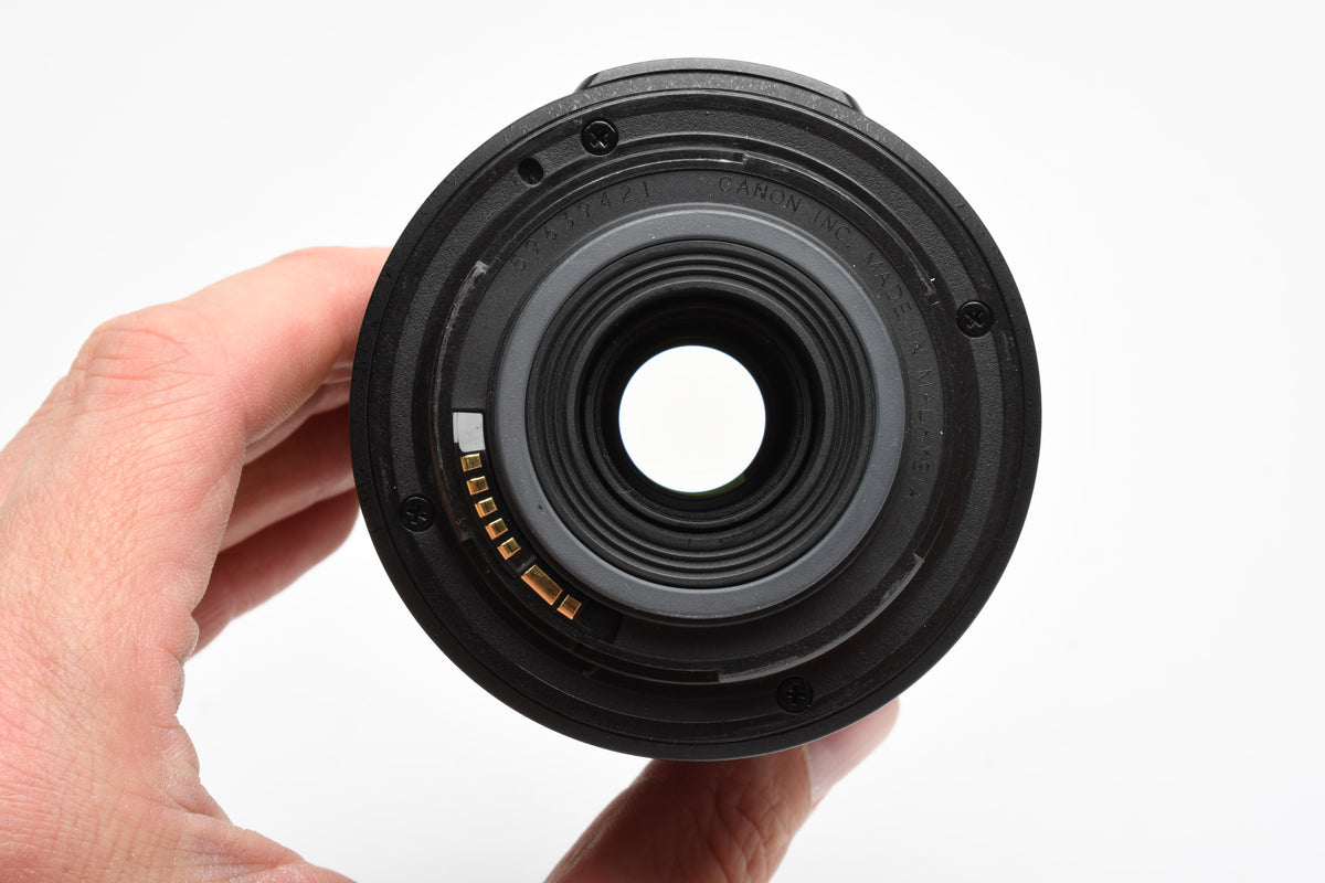 Canon EF-S 55-250mm f4-5.6 IS Zoom lens, w/Caps, Hood, Clean!