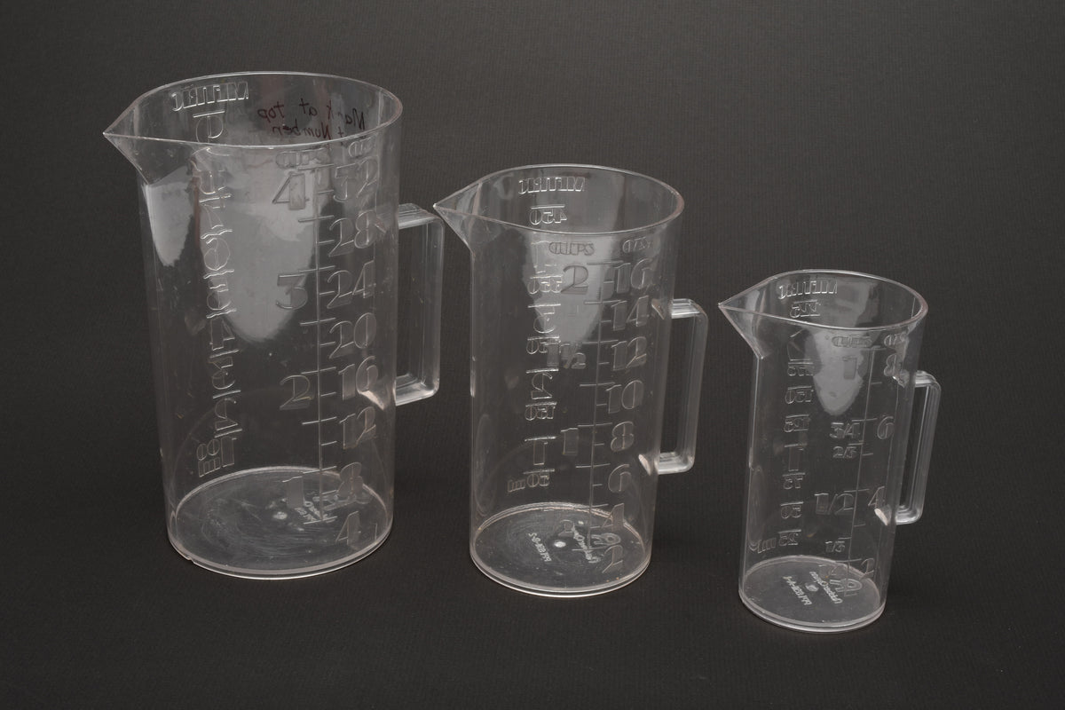 Set of 3 Rubber Queen Plastic Beaker set 8, 16, 32oz