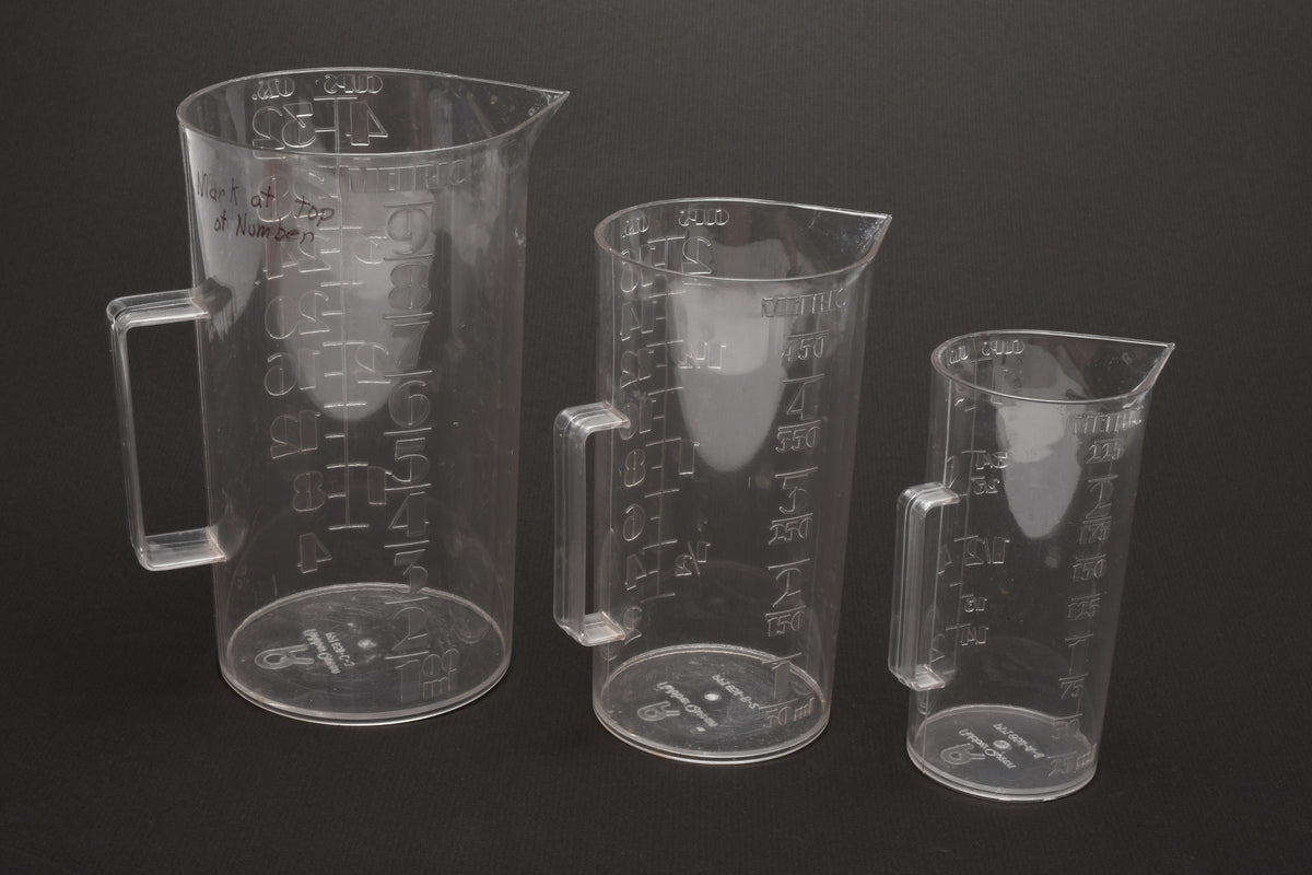 Set of 3 Rubber Queen Plastic Beaker set 8, 16, 32oz