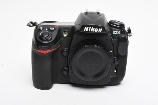 Nikon D300 DSLR Body, batt, charger 23,287 Acts, clean