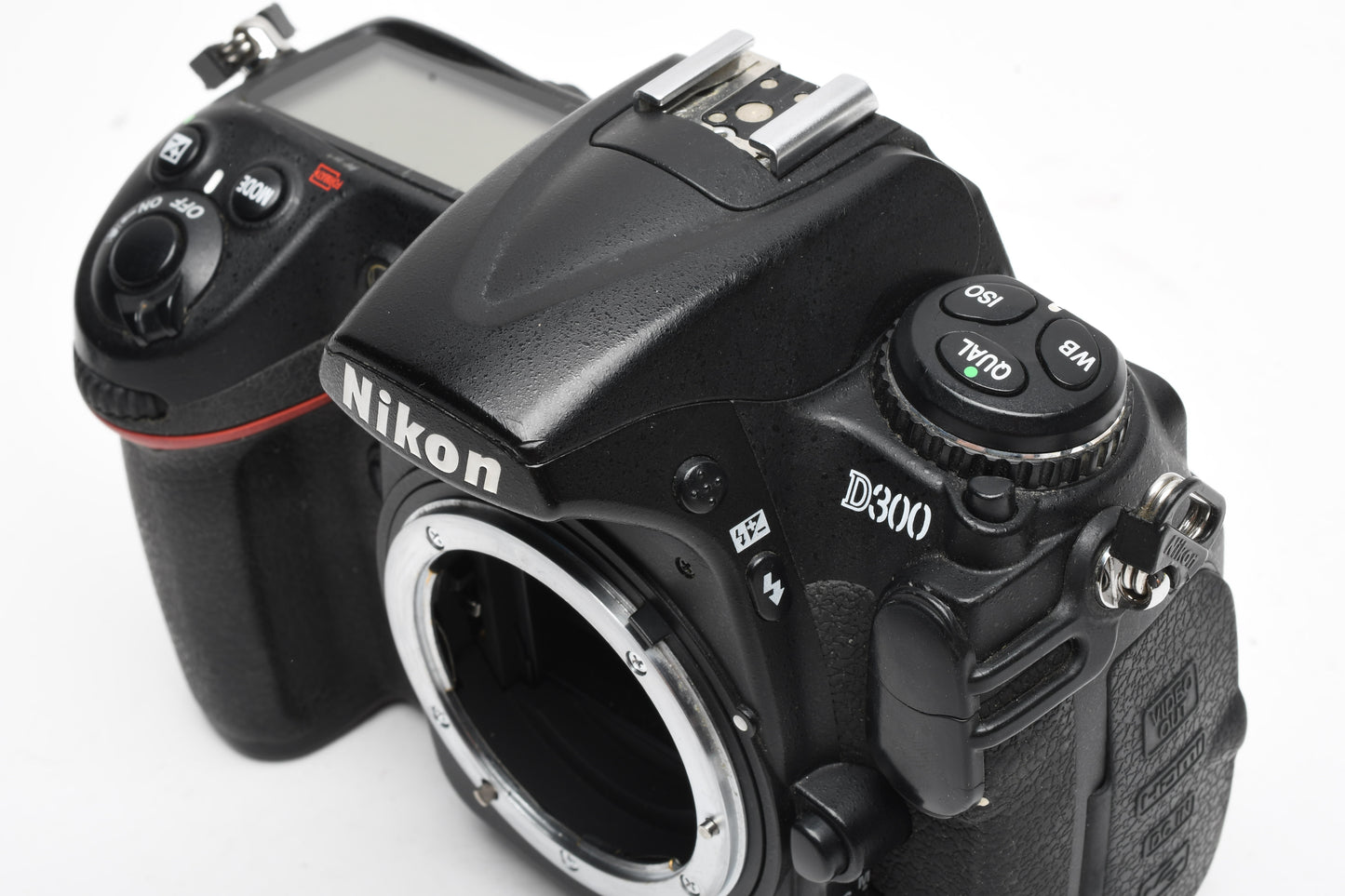 Nikon D300 DSLR Body, batt, charger 23,287 Acts, clean