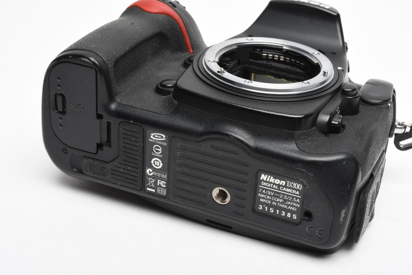 Nikon D300 DSLR Body, batt, charger 23,287 Acts, clean