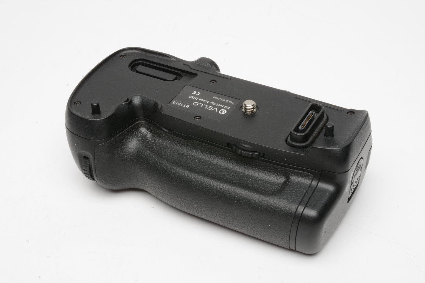 Vello BG-N15 battery grip w/AA & Lithium battery compartments, very clean, boxed D750