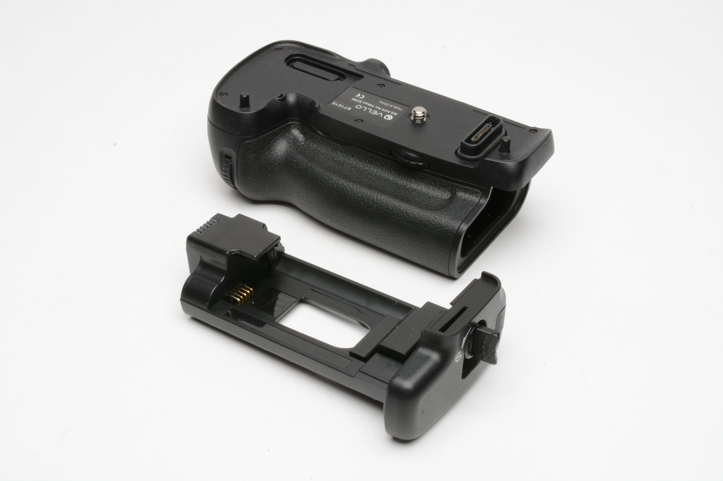 Vello BG-N15 battery grip w/AA & Lithium battery compartments, very clean, boxed D750