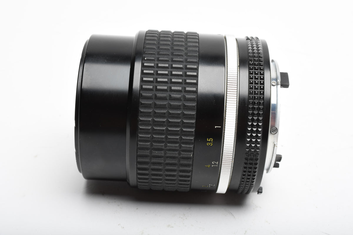 Nikon Nikkor 105mm f2.5 AiS Portrait lens, Great!  Very sharp!