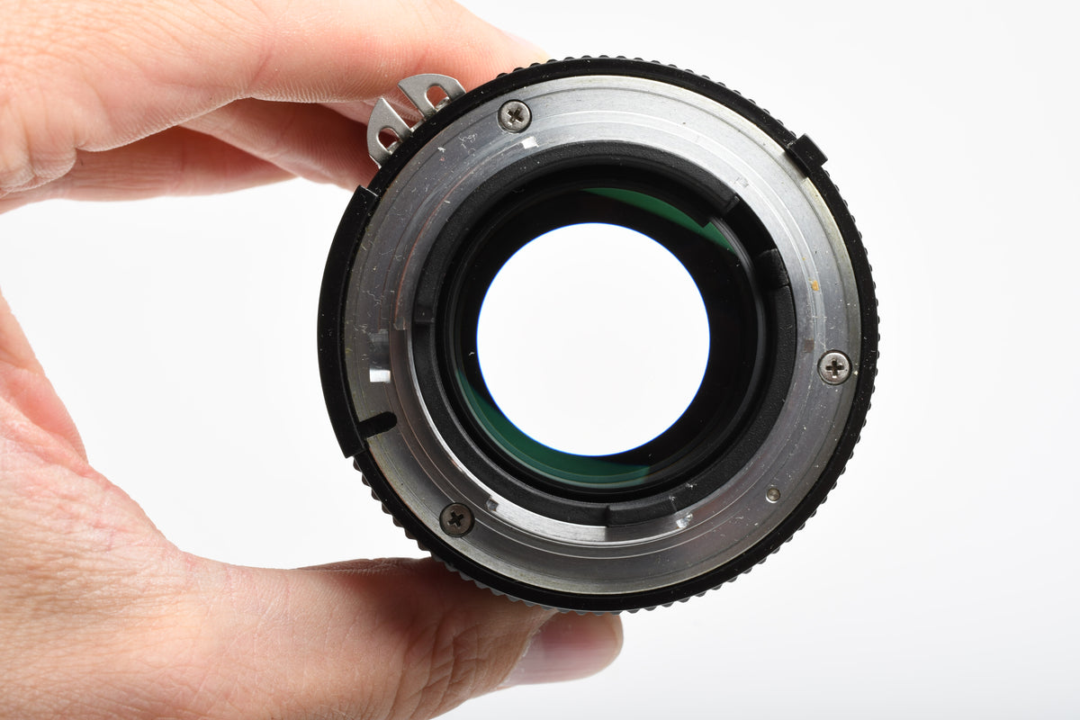 Nikon Nikkor 105mm f2.5 AiS Portrait lens, Great!  Very sharp!