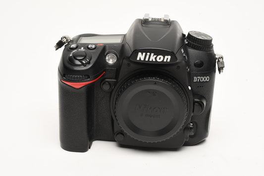 Nikon D7000 16.2MP DSLR, batt, charger, strap, Only 36K Acts! Very clean