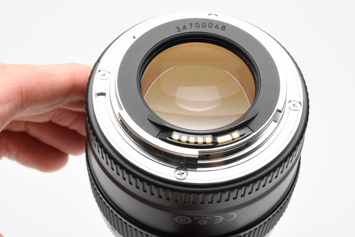 Canon EF 85mm f1.8 USM Portrait lens, Mint-, Caps