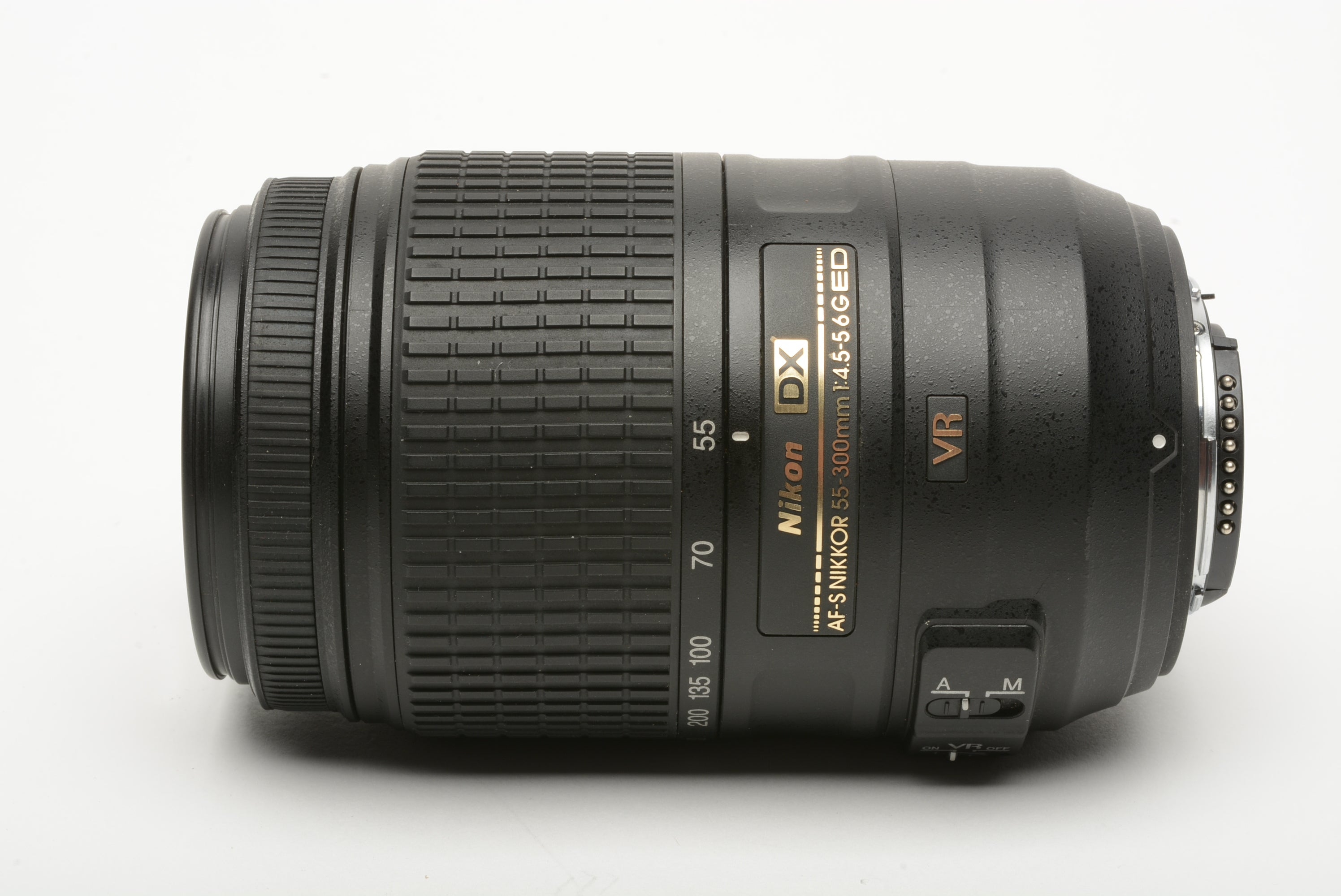 Nikon AF-S 55-300mm f4.5-5.6G ED VR zoom lens - Bargain