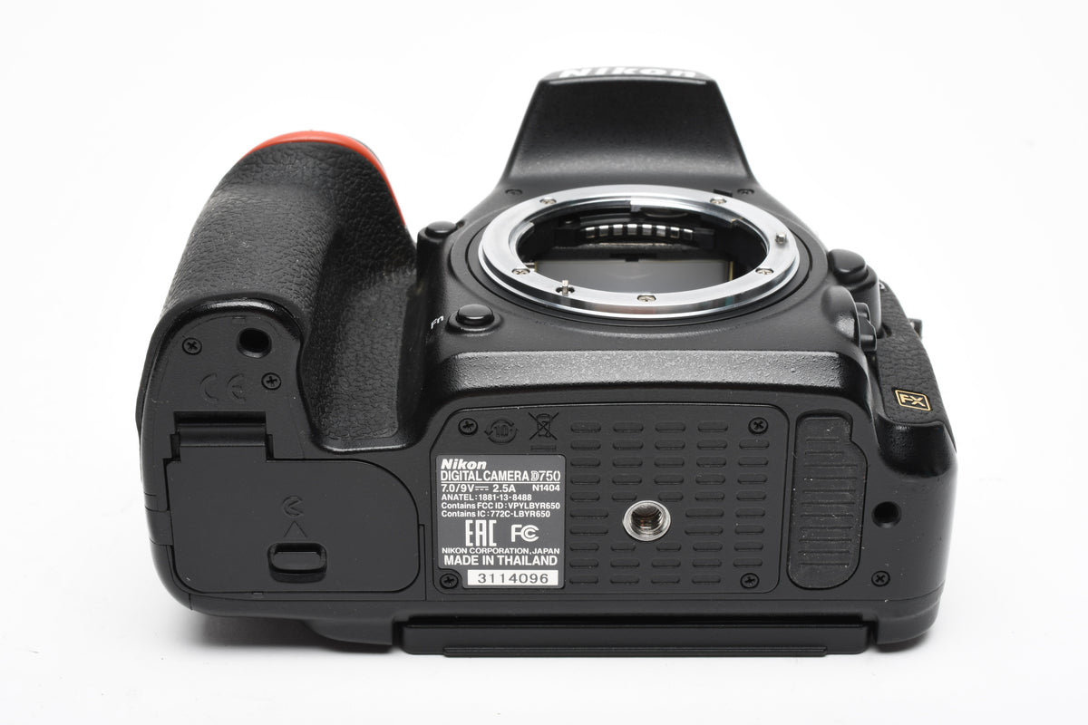 Nikon D750 DSLR Body w/batt, charger, strap, 269K Acts