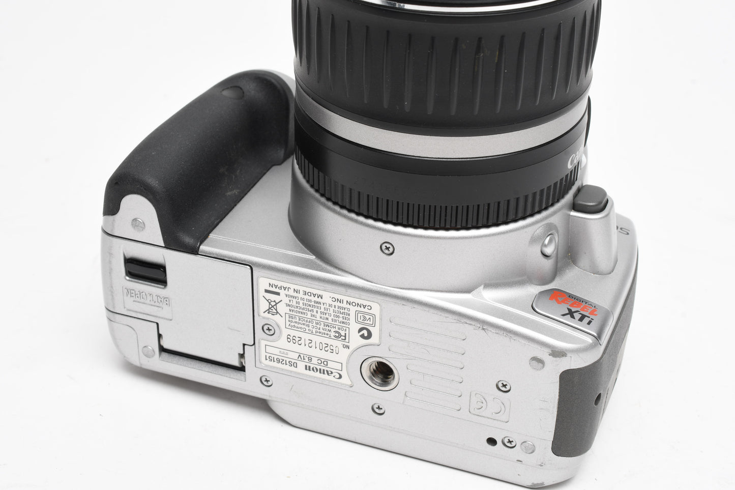 Canon Rebel XTi Silver DSLR w/18-55mm f3.5-5.6 II Zoom Lens, UV, Strap, Batt, Charger